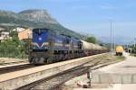 2062 110 und 2062 114 mit Güterzug 60340 Solin-Ogulin auf Bahnhof Kaštel Stari am 29-5-2015.