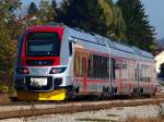 7022 001 als Personenzug Pu3006 von Zagreb nach Kotoriba bei der Ausfahrt aus Zabok, knappe zwei Wochen nach seiner Inbetriebnahme / 21.10.2012.
