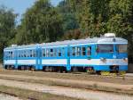 Triebwagen 7121 030 wartet im Bahnhof Zabok auf seinen nchsten Einsatz / 17.08.2012.