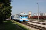 HZ Triebwagen 7121035 verlt am 19.5.2011 den Bahnhof Cakovac   in Richtung Varazdin.