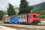 7122 013 mit Regionalzug 5527 Kaštel Stari-Split auf Bahnhof Kaštel Stari am 26-5-2015.