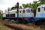 Zahlreiche 1 061, wenn nicht die ganze Flotte, stehen im Depot Rijeka und warten auf ihre Verschrottung oder vielleicht dienen manche noch als Ersatzteilspender. Ein trauriger Anblick am 19. Mai 2016. Hier Seriennummer 002 und 008