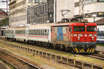 1 141 308 mit nur 3 Wagen im Schlepptau am Bahnhof von Zagreb am 13.Mai 2016.