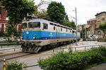 1141 207 und Buddy queren am 19. Mai 2016 kurz vor dem Bahnhof Rijeka die Zvonimirova Ulrica. Hier gibt es einen kleinen Bahnübergang und einen Tunnel für diejenigen , die es ganz eilig haben.