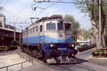 HZ 1 061 015 mit einem Güterzug, Rijeka, 13.04.2007 - Scan vom Dia