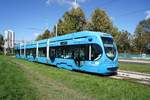 Kroatien / Straßenbahn Zagreb / Tramvaj Zagreb / Zagrebački Električni Tramvaj (ZET): CroTram TMK 2200 - Wagen 22135, aufgenommen im Oktober 2017 in der Nähe der Haltestelle  Getaldićeva  im Stadtgebiet von Zagreb.