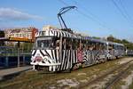 Kroatien / Straßenbahn Zagreb / Tramvaj Zagreb / Zagrebački Električni Tramvaj (ZET): Tatra T4YU - Wagen 432, aufgenommen im Oktober 2017 an der Haltestelle  Sopot  im Stadtgebiet von