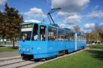 Kroatien / Straßenbahn Zagreb / Tramvaj Zagreb / Zagrebački Električni Tramvaj (ZET): Tatra Tatra KT4tYU (KT4YU) - Wagen 351, aufgenommen im Oktober 2017 an der Haltestelle  Borongaj 