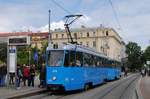 Tw.229 + Bw.708 am Trg Kralja Tomislava an der Haltestelle Glavni Kolodvor.