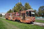 Kroatien / Straßenbahn Zagreb / Tramvaj Zagreb / Zagrebački Električni Tramvaj (ZET): Tatra KT4YU - Wagen 302, aufgenommen im Oktober 2017 in der Nähe der Haltestelle