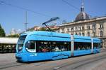 Kroatien / Straenbahn Zagreb / Tramvaj Zagreb / Zagrebački Električni Tramvaj (ZET): CroTram TMK 2300 - Wagen 2302, aufgenommen im Juni 2018 am Hauptbahnhof in Zagreb.