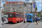 Rotes CKD Tatra KT4YU 302 und TMK2200 2289 am Trg Bana Jjelacica. (02.07.2011)