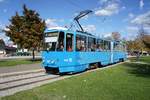 Kroatien / Straßenbahn Zagreb / Tramvaj Zagreb / Zagrebački Električni Tramvaj (ZET): Tatra KT4YU - Wagen 334, aufgenommen im Oktober 2017 an der Haltestelle  Borongaj  im Stadtgebiet