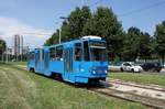 Kroatien / Straßenbahn Zagreb / Tramvaj Zagreb / Zagrebački Električni Tramvaj (ZET): Tatra KT4YU - Wagen 306, aufgenommen im Juni 2018 in der Nähe der Haltestelle