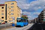Zagreb: KT4YU 338 als Linie 9 in der Ulica Kralja Zvonimira an der Haltestelle Subiceva.