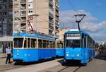 Zagreb: Die hervorragend restaurierte Museumsgarnitur 101 + 592 im Design der 1990er Jahre als Sonderlinie 21 und der planm��ig verkehrende KT4YU 341 im aktuellen Farbschema in der Endstelle