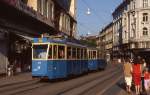 Im Sommer 2005 setzte die Straßenbahn Zagreb noch einige der in den 1950er Jahren gebauten Zweiachser der Baureihe TMK 101 ein, hier Tw 111 mit vierachsigem Beiwagen