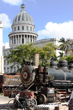 Alte Dampfloks bei der Restaurierung in Zentrum der Hauptstadt Havanna 02.12.2009