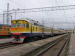 DR1A-311.3 und DR1A-290 mit Regionalzug 614RJ Riga Pasazieru-Krustpils auf Bahnhof Riga Pasazieru am 4-5-2010.