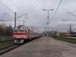 DR1A-291.3 und DR1A-222.6/ DR1A-2221 mit Regionalzug 616RJ Riga Pasazieru-Zilupe auf Bahnhof Riga Pass am 4-5-2010.