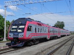 Am 19.05.2016 gab es in Riga ein kleines Bahnhofsfest. Hierbei war unter anderem dieser Triebwagen  DR1AC  von R.V.R (Rīgas Vagonbūves Rūpnīca)ausgestellt. Entstanden ist er als Rekonstruktion eines DR1A. Er hat eine sehr komfortable Innenausstattung. In Weißru8land laufen ebenfalls einige Triebwagen von dieser Baureihe. 