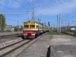 ER2-1307-01/ER2-1307-09 mit Regionalzug 6335 Riga Pasazieru-Dubulti auf Bahnhof Riga Pasazieru am 3-5-2010.