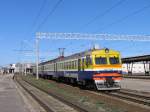 ER2T-7118-05R/ ER2T-7118-07R mit Regionalzug 6215 Ogre-Riga Pasazieru auf Bahnhof Riga Pasazieru am 3-5-2010.