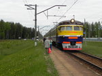 ER2M 60509 am 19.05.2016 um 13:45 Uhr bei der Einfahrt in den Haltepunkt Saulkrastu auf dem Weg von Skulte von nach Riga.