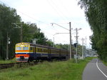 Fernradweg und Zug in Lettland.
