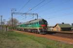 Eine grüne Doppel  Taiga  2M62 0386 passiert am 2.5.2012 solo den Haltepunkt  Rikanday in Richtung Vilnius.
