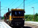 Luxemburg, Schouweiler, der CFL ROBEL 732 auf der Linie 70 Rodange-Luxemburg via Dippach in Schouweiler. Vom Bahnsteig aus fotografiert am 04.06.2015