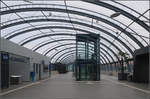 Leicht und hell -    Die Zugangsebene des Bahnhofes Belval-Université in Esch-sur-Alzette (Luxemburg).