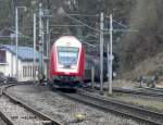 Steuerwagen 009 beim Verlassen des Tunnels  Kirchberg  unterhalb des Bahnhofs von Kautenbach.