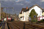  - Bahnhof Wilwerwiltz – Die CFL 4018 zieht am 11.12.2018 den RE 480 Troisvierges - Luxembourg in den Bahnhof von Wilwerwiltz ein.