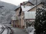 Das Bahnhofsgebude von Kautenbach aus nrdlicher Richtung fotografiert am 25.12.07.