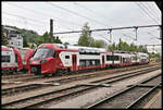 Nagelneu und noch in der Testphase präsentierte sich der Elektrotriebzug 2403 der CFL am 23.05.2023 im Bahnhof Petange. 