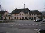 Das Bahnhofsgebude Wasserbillig von der Strae aus gesehen. 02.12.2004