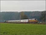 Hier kommt das Original: Von Ettelbrck nach Kautenbach fuhr der  Chrstdagszuch 2008 , gezogen von der Diesellok 1604, in Erpeldange/Ettelbrck an mir vorbei.