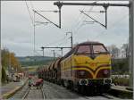 Von dem fr jeglichen Verkehr geschlossenen, nur fr Fugnger passierbaren Bahnbergang in Wilwerwiltz aus, konnte ich am 07.11.09 die 1815 mit ihren Gterwagen fotografieren. (Hans)