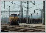 Neben den Serien 1600 (Nohab) und ME 26 gibt es in Luxemburg noch Diesellokomotiven der Serie 1800. Am Foto 1805 mit einem Gterzug bei der Durchfahrt in Bettembourg am 26.7.2006.