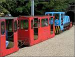 Hier sieht man den Eingang zum Stollen der Grubenbahn Miniresbunn Doihl in Lasauvage mit der Diesellok N 10 Batiruhr 26110 BED (BJ 1960) und Originalgrubenwagen.