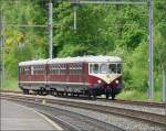 Der restaurierte Triebzug 208 absolviert am 25.05.08 eine Sonderfahrt und nhert sich dem Bahnhof von Clervaux. (Jeanny)