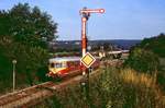 CFL 212 fhrt mit morgendlichem 1716 aus dem Bahnhof Wilwerwiltz aus in Richtung Luxembourg, 19.08.1989.