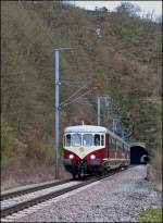 . Doppelter Tunnelblick - Am 21.02.2013 standen Ausbildungsfahrten mit dem Westwaggon Z 208/218 ( BJ 1956) auf dem Programm und so konnte ich den tollen alten Triebwagen in Michelau bildlich festhalten, nachdem er die beiden Tunnel [Tunnel de Burden (534 Meter) und Tunnel de Michelau (291 Meter)] durchfahren hatte.

Wenn man mit etwas Phantasie die Fahrleitung und die Betonschwellen wegdenkt, so knnte das Bild auch vor 25 Jahren entstanden sein, denn das alte Brckengelnder rechts im Bild stammt bestimmt noch aus der Zeit, als der Westwaggon im Planverkehr tglich daran vorbei brummte.  (Jeanny)