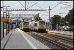 CFL 3004 und 3026 kreuzen am 24.5.2023 um 15.14 Uhr im Bahnhof Kleinbettingen in Luxemburg.