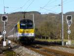 Zug IR 117 in Richtung Ettelbrck mit E-Lok 3016 fhrt in der Nhe von Erpeldingen/Ettelbrck bei herrlichem Wanderwetter an mir vorbei. 13.01.08