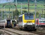 Da am 15.06.08 (bedingt durch Bauarbeiten) fr IR 119 in Ettelbrck Endstation ist, hat E-Lok 3017 ihren Zug verlassen, um umzusetzen.
