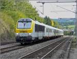 Am 04.10.08 glaubte man sich in lngst vergangene Zeiten versetzt, als E-Lok 3019 mit einer Wegmanngarnitur im Planverkehr in den Bahnhof von Wilwerwiltz einfuhr. Der Grund fr diese ungewhnliche Zugkomposition: Eine Gruppe hatte den  Rendez-vous  Wagen (direkt hinter der Lok) an diesem Samstag gemietet, um nach Troisvierges zu fahren. Da aber die Mischung von Wegmannwagen und Dostos seit kurzem nicht mehr erlaubt ist, musste eine ganze Garnitur Wegmnner eingesetzt werden und verkehrte fast den ganzen Tag nach Plan. (Jeanny)