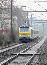 E-Lok 3002 mit dem IR 112 nach Liers am Haken befhrt am 14.12.08 den gefrorenen Schienenabschnitt in Schieren.