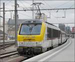 Frisch gewaschen fhrt E-Lok 3002 mit ihren belgischen Wagen zum Abstellplatz.